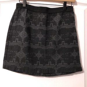 American Eagle Tribal Print Skirt Size 4 gray blk